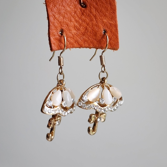 Elegant Umbrella Dangling Earrings - Picture 3 of 4